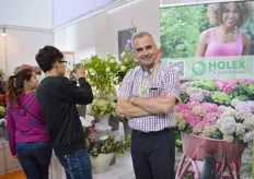 "Chris van Arenthals of Holex. He exports fresh flowers to China for five years now. The flowers of Holex are mostly being used for special occasions, like weddings. "Our flowers are not the cheapest flowers, but most of them are not being produced in China, and that's what makes them demanded", he says,"