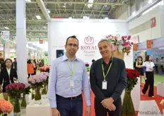 "Gregory Bryant and Tom Biondo of Royal Flowers. This Ecuadorian hydrangea and rose grower is active on the Chinese markt for six years now. They were one of the first Ecuadorian flower farms that entered China. According to Biondo, there ios a lot of interest for the the tinted roses. "The volumes are increasing every year." Also the demand for hydrangeas is high. "We sell everything, so meeting the demand is our main aim at the moment", says Biondo."
