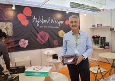 Andrés Manotas from Jumbo Roses (Highland whisper; preserved roses). This Ecuadorian farm grows fresh and preserved roses in a 15 ha sized greenhouse, Around 20% of their production consist of preserved roses and 80% of fresh roses. Three years ago, they started to supply the Chinese market.