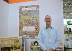 Roland Hillebrink of Holland Bulb Market. For 4 years now, they are exporting flower bulbs to China and according to Roland Hillebrink, the demand for bulbs is growing. And via China, they also entered the South Korean market, which is also a growing market for them.