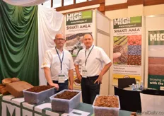 Jack van Batenburg and Peter Zethof of MeeGaa Substrates. They mainly supply substrates for roses and young plants. “In Kenya, we mainly see a increase in demand for coco peat”, says van Batenburg.