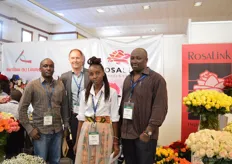 The team of Hortilink; Robert Kimani, Mercy Gakii and Michael Komy with Erik Bruine de Bruin. According to Erik, the European market is increasingly looking for larger headsizes. The market is under pressure, so they expect more flower for a lower price.