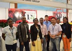 The team of PJ Dave Group. This Gorup consists of 3 farms (1 on 2600m altitude and 2 on 1650 altiude) with a total of 130ha. They grow 32 varieties of single head intermediate and t hybrid roses and they mainly supply the dirext market. Their main markets are Europe, Middle East, Australia and Japan.