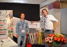 Dave Hoekstra and Mark Duijnmayer of Koen Pack. According to Duijnmayer, the use of sleeve increased over the years and also the use of printed sleeves.