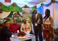 The team of Cultural de Afrique Flowers. This summer flower grower's main markets are Holland and Australia.