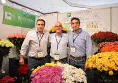 Jose Mantilla, Hanspeter Hug and Mauricio Castillo of BellaFlor. These Ecuadorian growers established a 15ha sized farm in Ethiopia and want to grow to 45ha. They produce spray roses, gypsophila and more summer flowers. They started the production in January 2016. The concept is to bring the Ecuadorian technology in Ethiopia to generate long stems, big heads and a long shelf life. This new farm enables them to supply world wide more easily.
