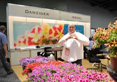 Micha Danziger of Danziger, making a heart symbol with his hands. You can see this heart in the petal of their new petunia Amore line (on the right in the picture).