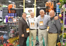 Tom Deluca, Cort Smith, Ron Farina and Pete Gilmore of Sporticulture. They now have all 16 NFL teams represented in a pot. The NFL teams are very popular in the USA and they are trying to let the plants ‘free ride’ on this popularity.
