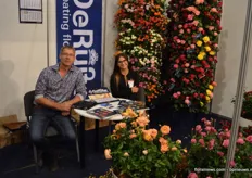 Arjen Vlasman from Royal DeRuiter, together with the representative of Polish rosegarden producer Wieczorek. The grower is a customer of De Ruiter and they presented on the fair together