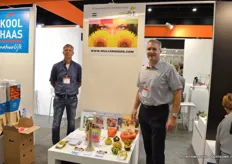 Wiebe Knook and Wim Zandwijk from Muller Zaden. Next year, the company will launch a special novelty in the sunflower assortiment: the Golden Koula. It truly looks remarkable - like a donut, a vistor remarked