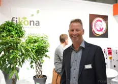 Arthur Zwinkels. Zwinkels is Sales man of Fikona. According to him, the market for green plants is OK. It has been less because of the crisis, but is now becoming more stable.