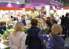 The Florist demonstrations at the Decorum Company booth attracted the attention of many visitors.