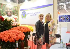 Tanja Dolinko of Grupo Andes Farms with a client. According to Dolinko, this year has been better than last year. Besides that, there is an increasing demand for garden type roses.