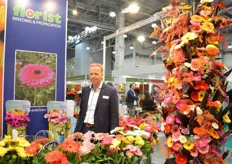 Marcel van Vemde of Florist. At the show, they were presenting a new packing for the gerbera that can be placed in retail stores. It is developed by Colored by Gerbera. The aim is to bring the gerbera to the attention of the end consumer.