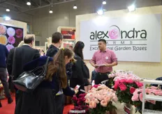 The garden type roses are popular in Russia. Therefore, the booth of Alexandra farms, a large Colombian grower of cut Garden Roses, was always very crowded.