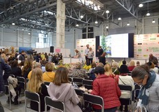 The floral presentations attracted a lot of attention of the visitors.