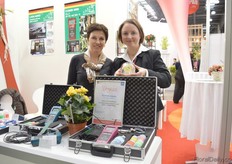 Valentina and Anastasia Konarek of Step systems. According to Konarek, Russia is a market with a log of potential, but their is not enough money to exploit this potential. At the show, their combi 5000 is taking a center stage. This is a parameter to determine the nutritional status of your plant stock professionally and quickly. It has won the IPM innovation award, the Flowers2016 innovation award and is nominated for the Taspo Awards.