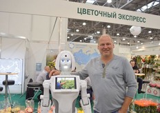 Peter Grootscholten will start working for Flowers Express. This Russian roses grower has eight wholesale companies in the large cities in Russia. They currently only trade in Roses (that they grow themselves)and want to start with importing flowers and plants from the Netherlands. And Peter Grootscholten will take care of this.