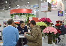 Carlos Xavier Vallejo of Zar talking with visitors.