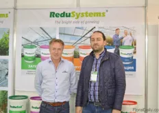 "Roger de Jagher of Mardenkro and Aram Movsisyan of Greenpro. Greenpro is a distributor of Mardenkro. Aram Also grows roses in a 14 ha sized greenhouse in Russia. This farm is called Rosehill. "As he also uses the Mardenkro products, he can support the growers very well."