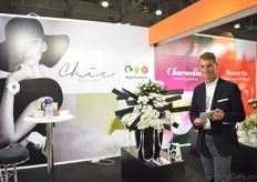 Bram Vos of Royal Van Zanten. At their booth, the Chic, Charmelia and Bouvardia took a center stage. The Chich has been introduced in the market two years ago. This single flowered chrysanthemum has clear white flowers, a green hard, well paintable and a vaselife of 14 days after shopsimulation. Also for the growers it is a good product as it has a short cultivation process. More on this later on FloralDaily.