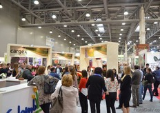 Crowded during handing out the awards at the Colombia pavillion.