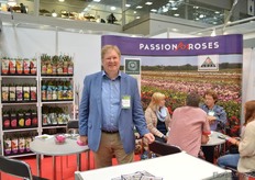 Peter Cox of PhenoGeno. They are breeding garden roses for 8 years now and are putting their first roses on the market at the moment. More on this later on FlorlDaily.
