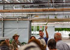 Jon Oorsprong shows a Medinalla cutting.