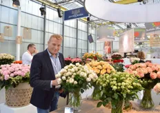 Erik Spek of Jan Spek Rozen presenting the Pride of Jane. This rose is part of a new English cut rose Collection, named after Jane Austen. The roses, will be grown and promoted by the Ecuadorian Royal Flowers who will introduce them into the American market with special Jane Austen POS material.