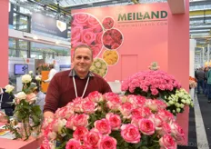 "Matthias Meilland of Meilland behind the new rose called Valse de Meilland. this bicolored rose has an excellent productivity and large head size. "Even at a 'Naivasha altitude' - at Red Lands Roses, where these roses on the picture were grown - they can produce large head sizes."