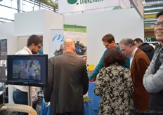 Mecaflor’s new bouquet machine caught the eye of many visitors.