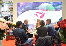 Juan Manuel Gutierrez of PQR talking with visitors.