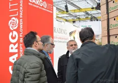 Amnon Zamir of Cargolite talking with Inder from Exflora.