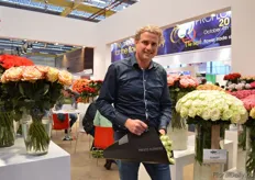Jaap Buis of Fresco Flowers holding their new flower packaging concept.