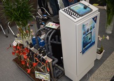 Sercom proudly present their new controller. It can be used to control heaters, irrigation system, shading, fogging, etc. At this photo it is combined with a mixing tank. For more information contract Sercom, +31 252 41 65 30 and ask for Hugo Nijgh or Jan Willem Lut.