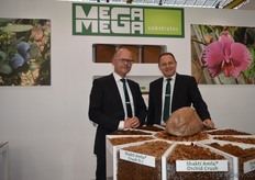 Jack van Batenburg and Peter Zethof of MeeGaa Substrates. Nowadays they are busy selling coco substrates. Coco substrates are popular among orchid growers. There isn't found any pot worm in this substrates. That is one of the reasons orchid growers prefer coco substrates.