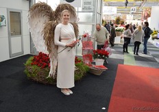 Angels appeared at the entrance