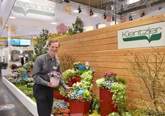 Alexander Kientzler of Kientzler holding the Primula Belarina Lively Lilac. At the show, Kientzler presents its varieties in the four seasons; summer, spring, autumn and winter.