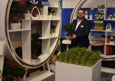 Mike van der Helm from Oriental. The grower/importer of bonsai went for a new look&feel as compared to last year
