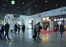 On the left the entrance to Floradecora and on the right the entrance to Christmasworld.
