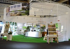 The exhibitors present themselves in these kind of circles.