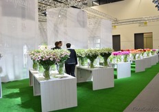 Presentation tables.