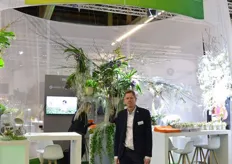 Arnold Kok of Hamiplant in the Dutch Flower Group booth.