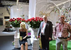 Jan Renting and Herman Joosten of Optimal Connection are presenting the Ever Red rose that has been grown by PJ Dave.