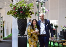 Warja Abrosimova of Dekker Chrysanten with Jeroen Boon of Decorum. Warja was visiting the exhibition.