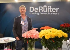 Arjen Vlasman of Royal De Ruiter presenting the London Eye. This rose attracted the attention of many visitors at the show. Next to cut flowers, he also showcased their Terrazza potted roses as they are in high demand in Ukraine.