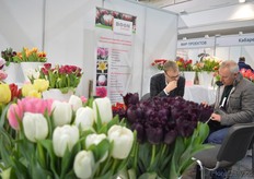Willem Boon of Boon export, a supplier of bulbs, talking with a visitor.