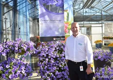 Mike Huggett of American Takki showcasing the petunia Evening Scentsation. This variety won the AAS award for its fragrance and color. Evening Scentsation is a medium- sized multiflora type, reaching a height of 5-8 inches, and a width of 30-35 inches.