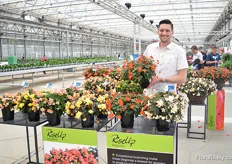 Chris Berg of Westhoff Presenting the RiseUp Begonia. These begonias do not have to be pinched, flowers are above the plant and as the flowers are not so heavy, they do not break off during transport. The RiseUp is a new collection. It is the first time that Westhoff is introducing begonia varieties.