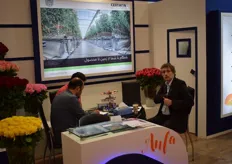 Eduard Koks of Royal De Ruiter (on the right), visiting the booth of Anfa.